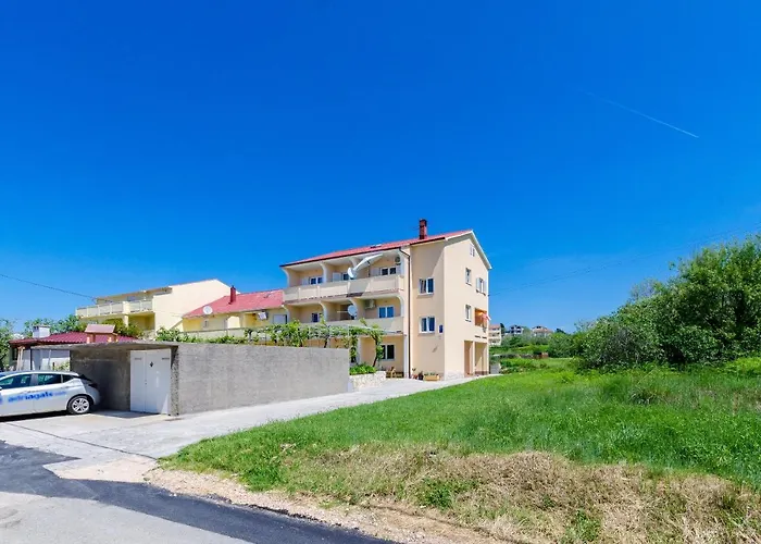 Apartments And Room Sime M