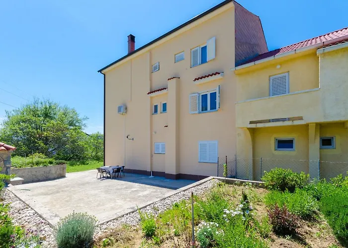Apartments And Room Sime M
