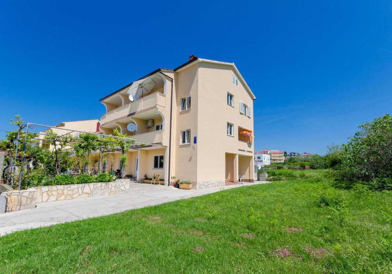 Apartment And Sime M *