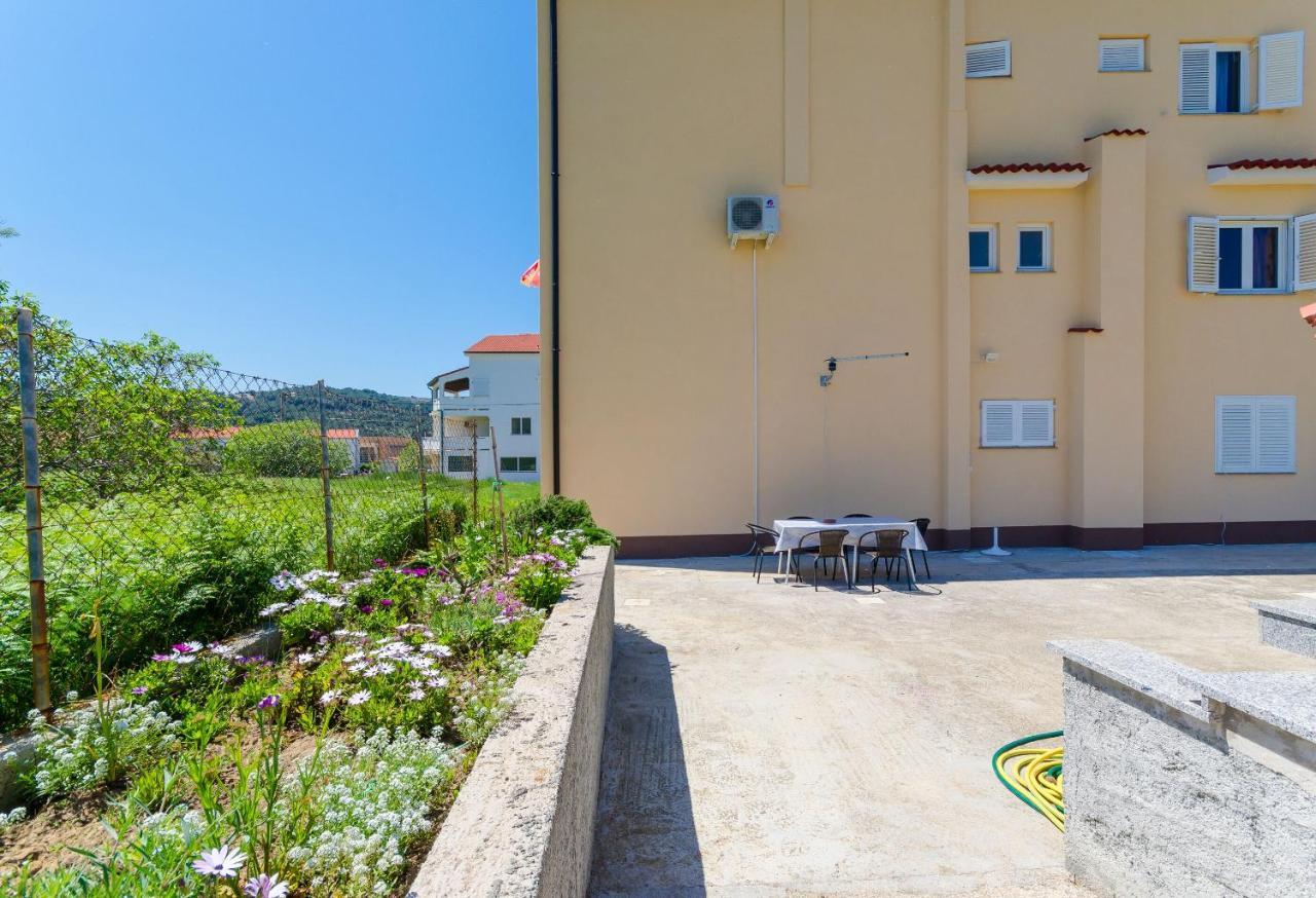 And Sime M Apartment Lopar